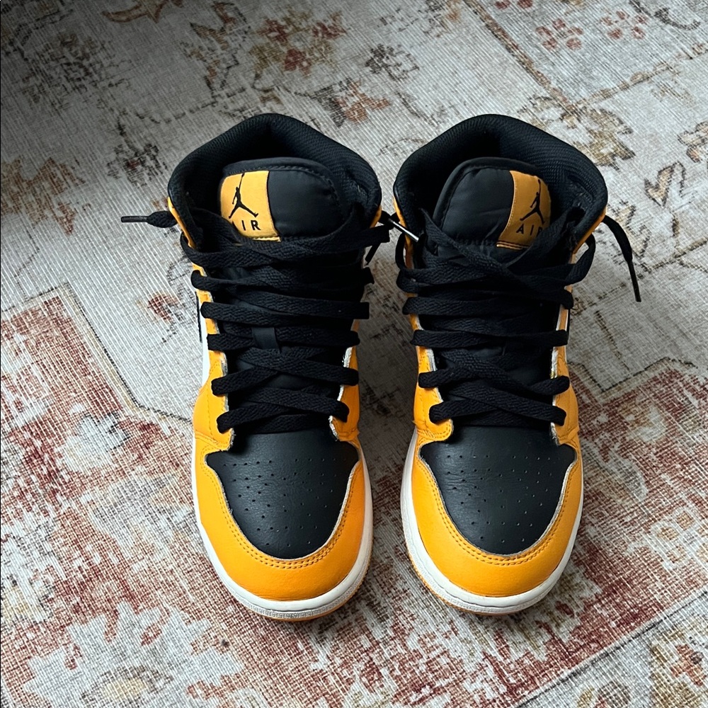 Jordan 1 Mid ‘Taxi’ (Kids)